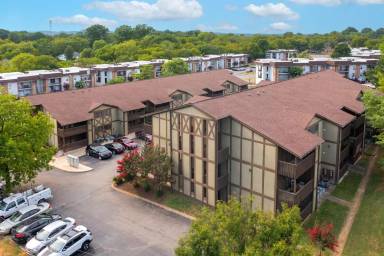 Main picture of 525 N DuPont Ave