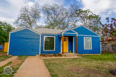 Main picture of 2217 Palm St