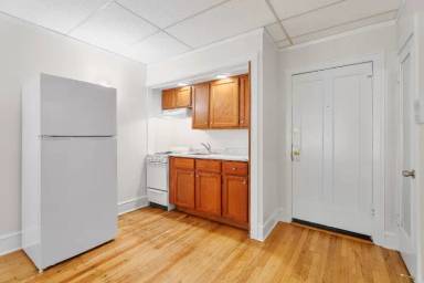 Main picture of 1440 W Howard St