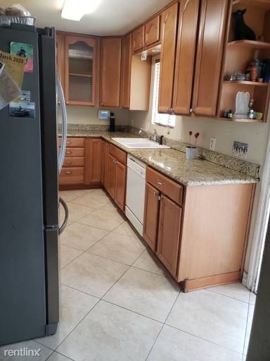Main picture of 537 S 33rd St