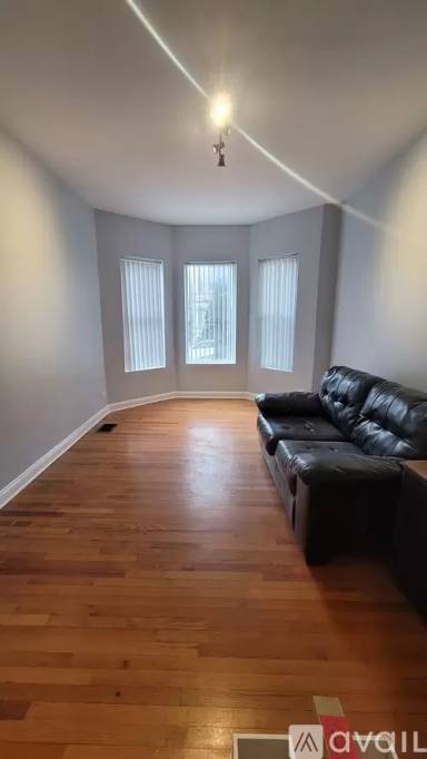 Main picture of 2931 W Lexington St