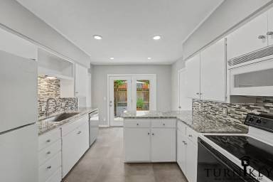 Main picture of 6433 Kenwick Ave