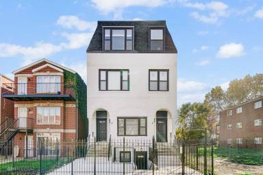 Main picture of 2735 W Polk St