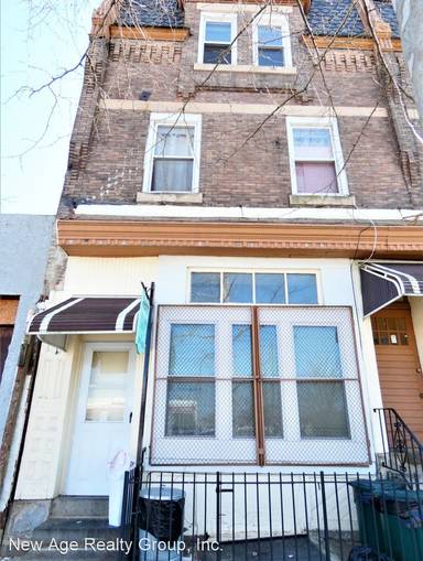 Main picture of 4712 Woodland Ave