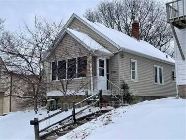 Main picture of 1007 E Grand Ave