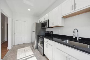 Main picture of 201 E Chestnut St