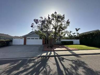 Main picture of 32865 Calle Miguel