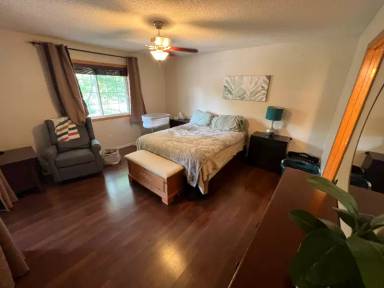 Main picture of 1049 Lovell Ave W