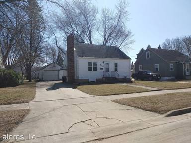 Main picture of 910 9th Ave SE