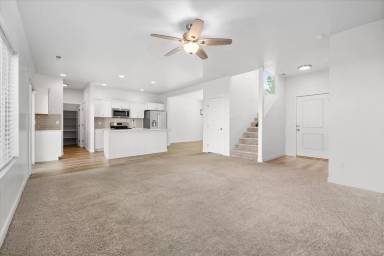 Main picture of 655 N Sevenoaks Ave