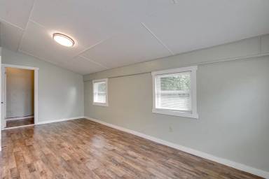 Main picture of 324 Loop Rd