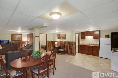 Main picture of 410 S Main St