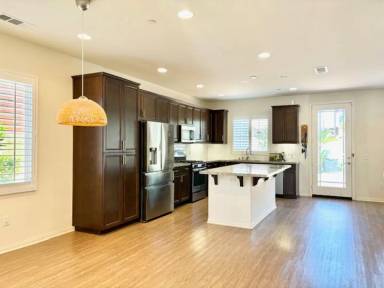 Main picture of 561 Whalen Way