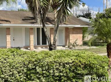 Main picture of 8 Country Club Rd