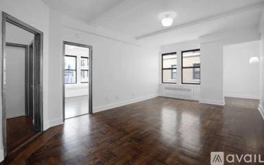 Main picture of 10 E 68th St