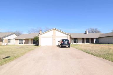 Main picture of 3010 Trenton Dr