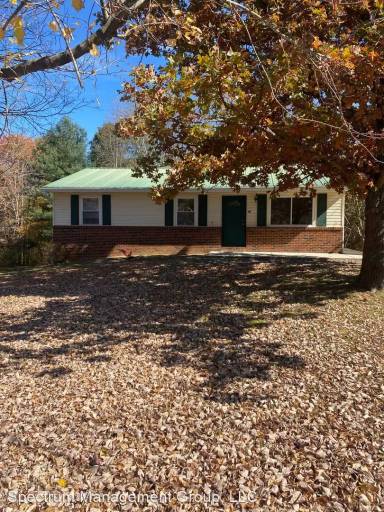 Main picture of 120 Poplar Dr