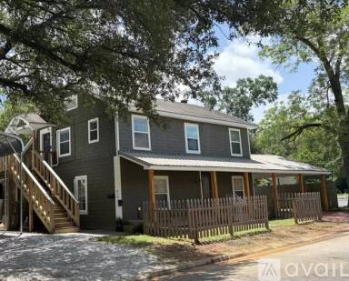 Main picture of 910 Raguet St