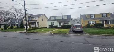 Main picture of 907 Maple Ave