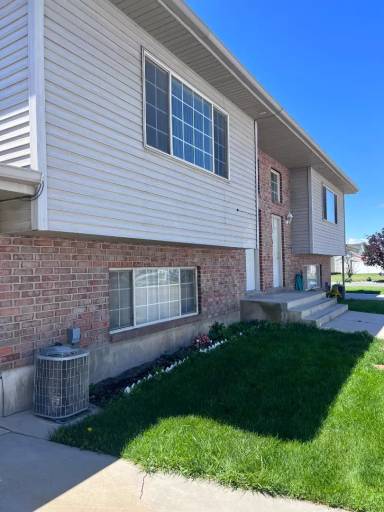 Main picture of 570 W 350 N