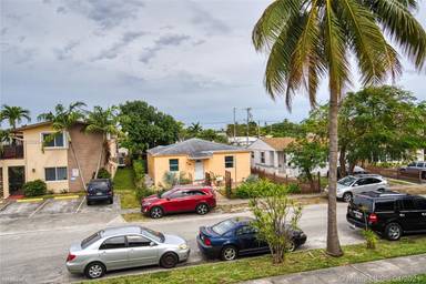 Main picture of 1721 Mayo St