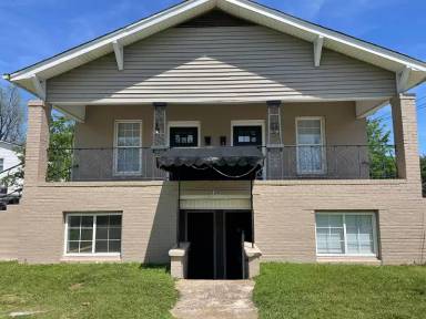 Main picture of 220 18th St