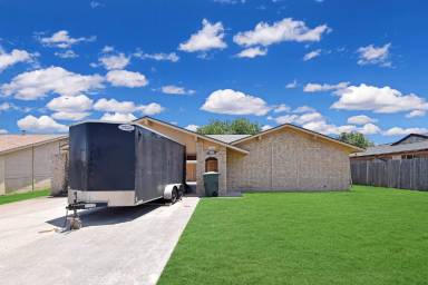Main picture of 1202 Wales Dr
