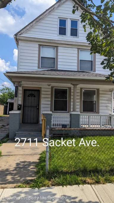 Main picture of 2711 Sackett Ave