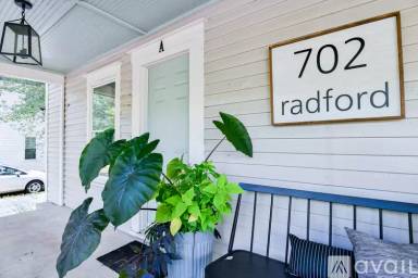 Main picture of 700 Radford St