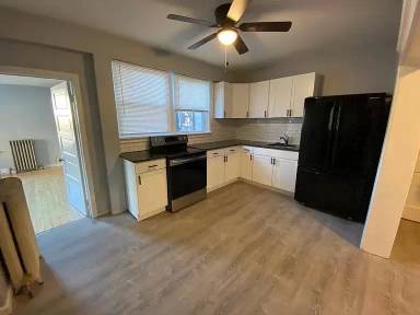 Main picture of 1618 Maple St