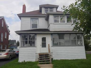 Main picture of 200 Maplehurst Ave