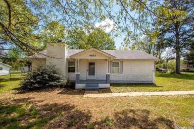 Main picture of 4651 S 1st St