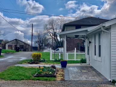 Main picture of 496 Valley St