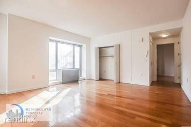 Main picture of 30 W 18th St