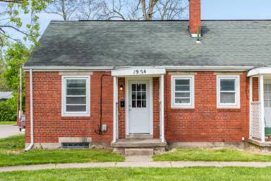 Main picture of 1990 Victoria Ave