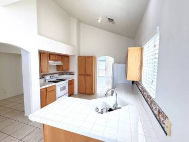 Main picture of 10018 Ivy Patch St