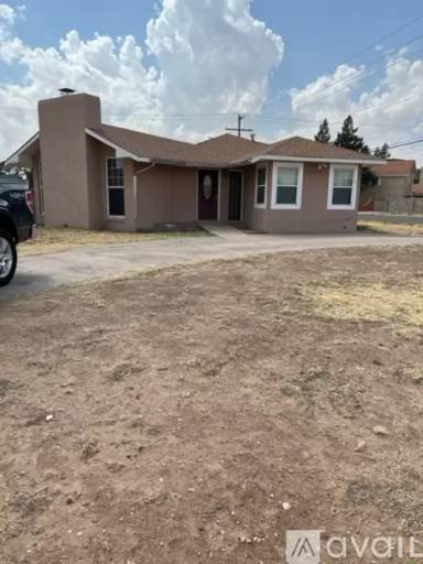 Main picture of 1400 S Globe Ave