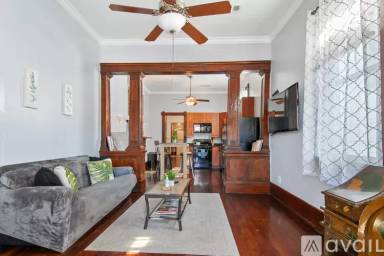 Main picture of 424 S Clark St