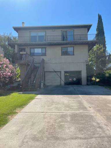 Main picture of 4626 N Stone Rd