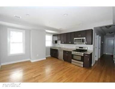 Main picture of 79 Saxton St