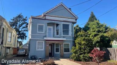 Main picture of 889 Laurel St
