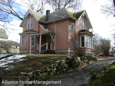 Main picture of 519 E 3rd St