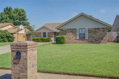 Main picture of 2109 Shamrock Dr