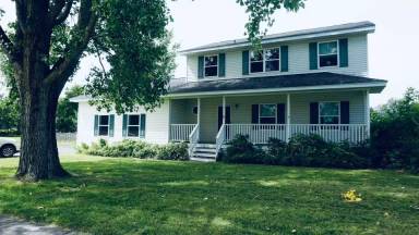 Main picture of 140 Pine Dr