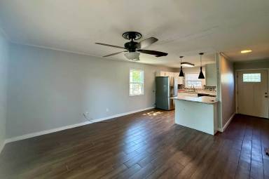 Main picture of 2213 Spence Cir