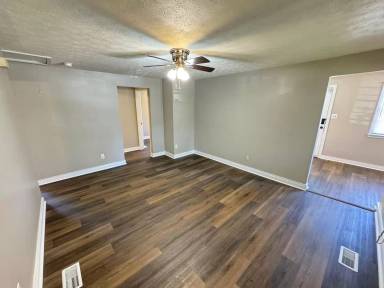 Main picture of 300 West St