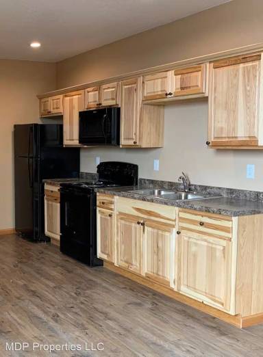 Main picture of 204 1/2 Main St W