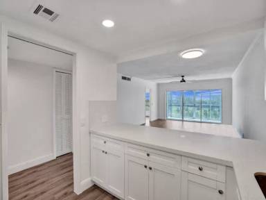 Main picture of 3000 N Palm Aire Dr