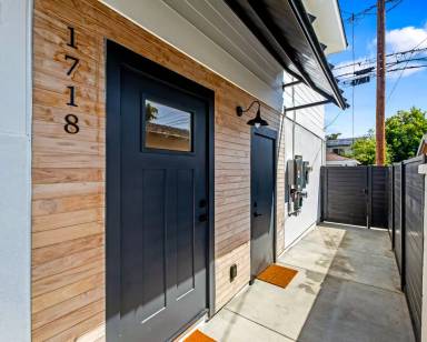 Main picture of 1718 Main St