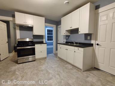 Main picture of 613 Fillmore St NE